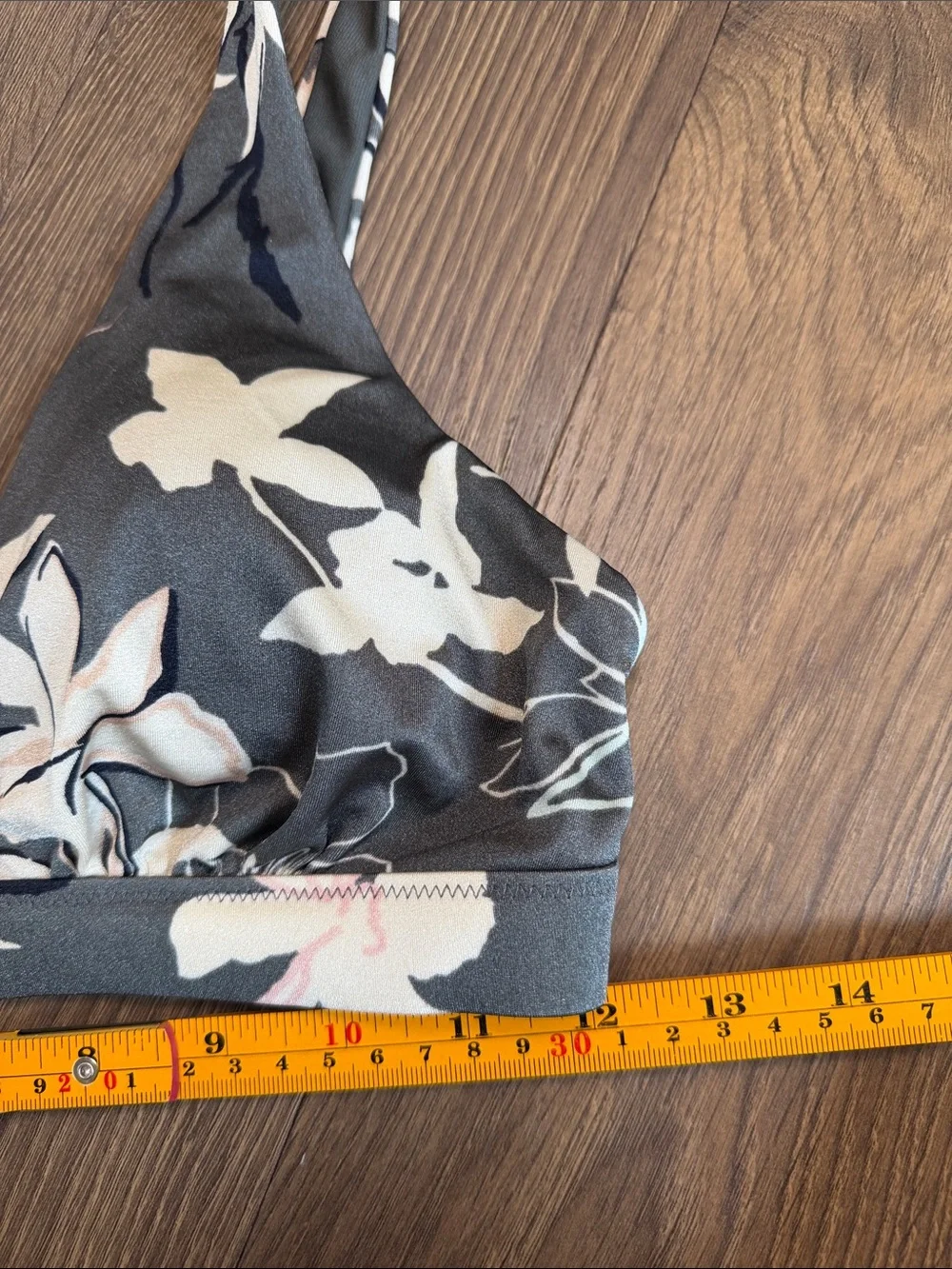 Athleta Aqualuxe Wildflower plunge Top Size S Gray Floral Print Swimwear Bikini
